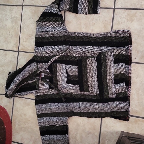 Sweaters - Picture 5 of 7